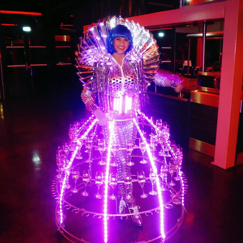 Animation Futuriste Robe champagne Futuroscope