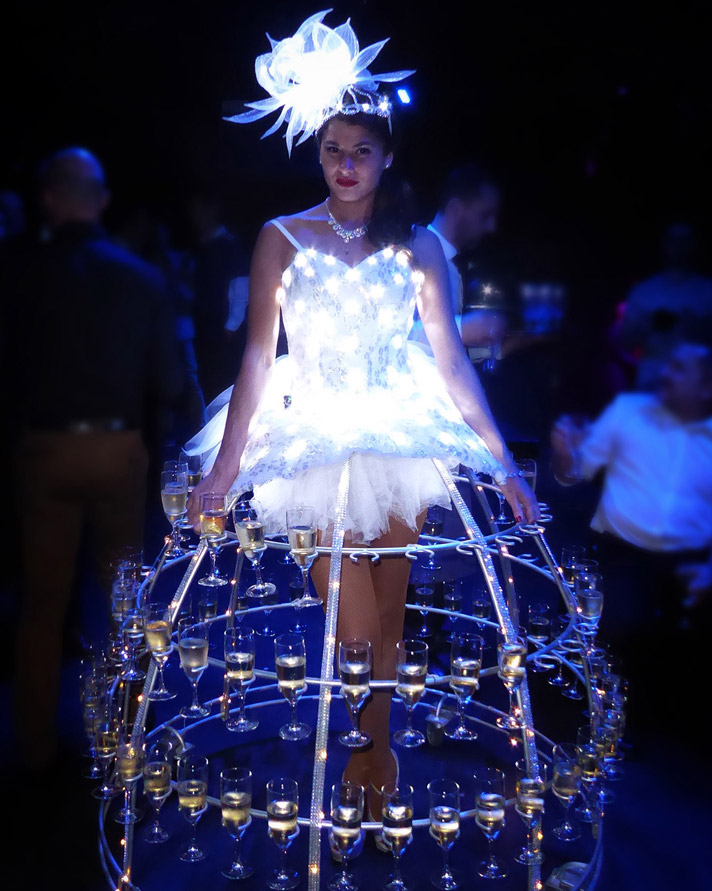 Robe à champagne blanche illuminée par LED, idéale pour soirée chic