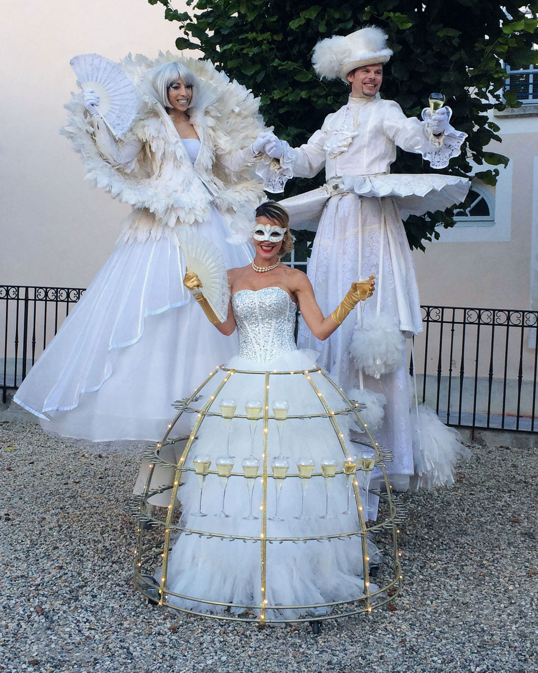 Soirée Blanche Animation Robe à Champagne
