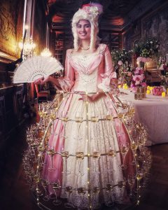 robe à champagne, soiree theme Baroque